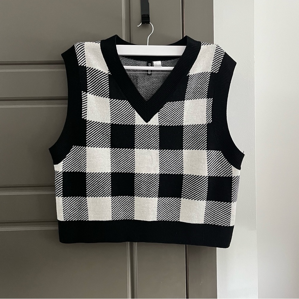 H&M black & white plaid sweater vest